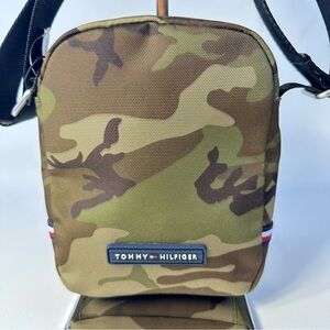 NWT Men’s Tommy Hilfiger Olive Camouflage Crossbody Messenger Bag